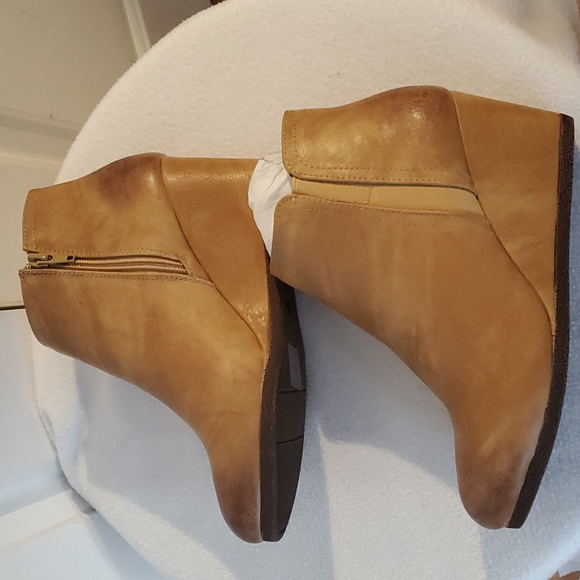 NWT TWO COLORED BOOTIES - Picture 11 of 13